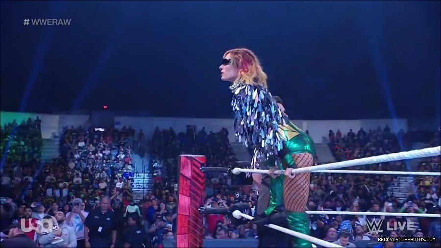 WWE_RAW_4th_July_2022_720p_WEBRip_h264_mp4_007856993.jpg