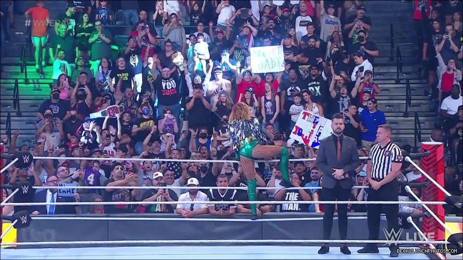 WWE_RAW_4th_July_2022_720p_WEBRip_h264_mp4_007858194.jpg