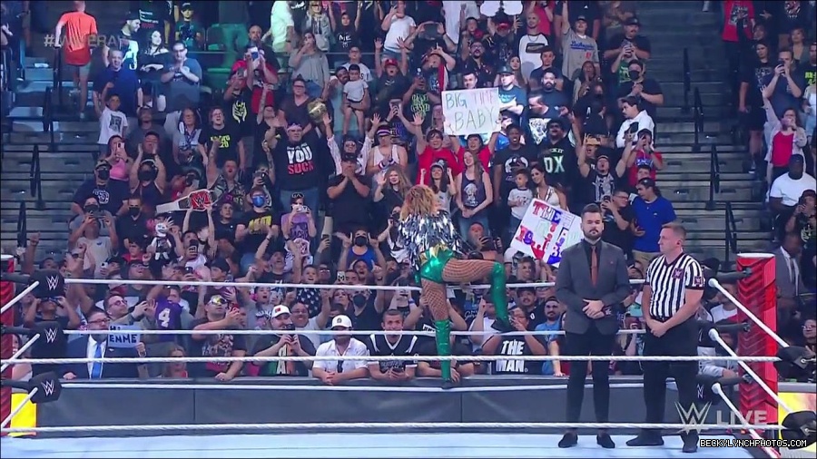 WWE_RAW_4th_July_2022_720p_WEBRip_h264_mp4_007858595.jpg