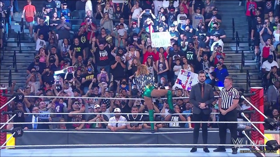 WWE_RAW_4th_July_2022_720p_WEBRip_h264_mp4_007858995.jpg