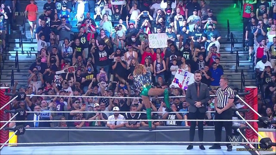 WWE_RAW_4th_July_2022_720p_WEBRip_h264_mp4_007859396.jpg