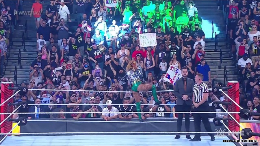 WWE_RAW_4th_July_2022_720p_WEBRip_h264_mp4_007860196.jpg