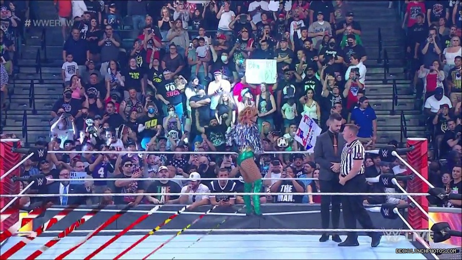 WWE_RAW_4th_July_2022_720p_WEBRip_h264_mp4_007860997.jpg