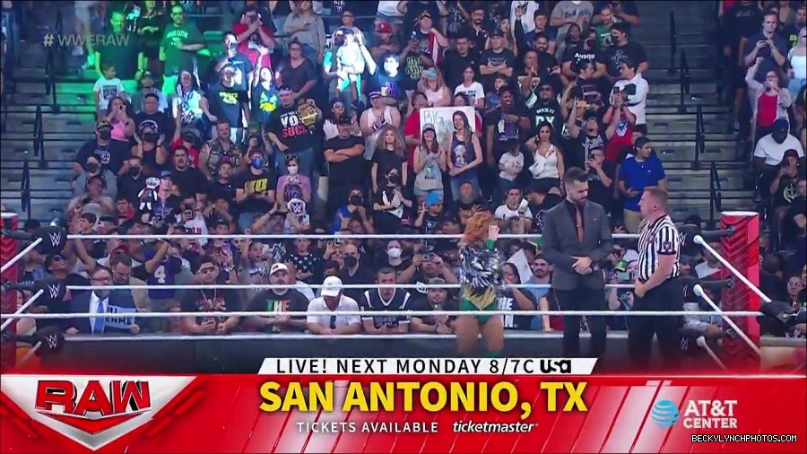 WWE_RAW_4th_July_2022_720p_WEBRip_h264_mp4_007861798.jpg