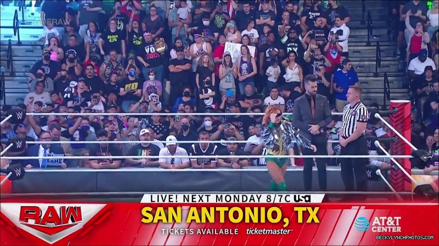 WWE_RAW_4th_July_2022_720p_WEBRip_h264_mp4_007862198.jpg