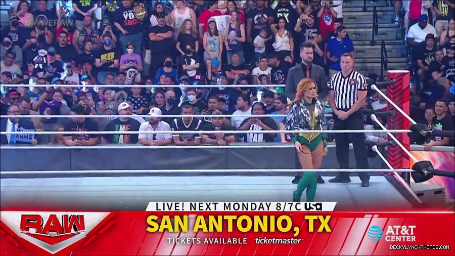 WWE_RAW_4th_July_2022_720p_WEBRip_h264_mp4_007862999.jpg