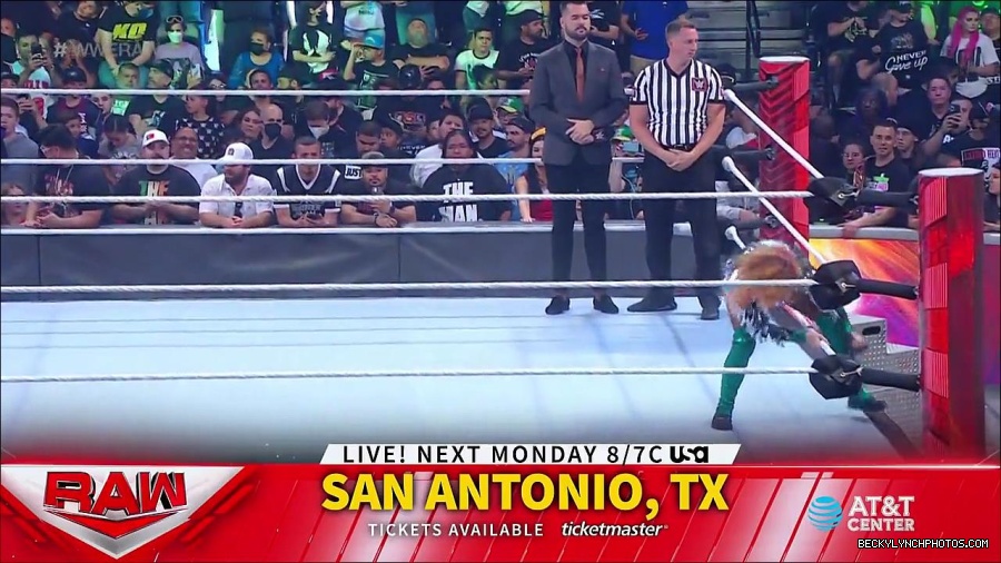 WWE_RAW_4th_July_2022_720p_WEBRip_h264_mp4_007864601.jpg