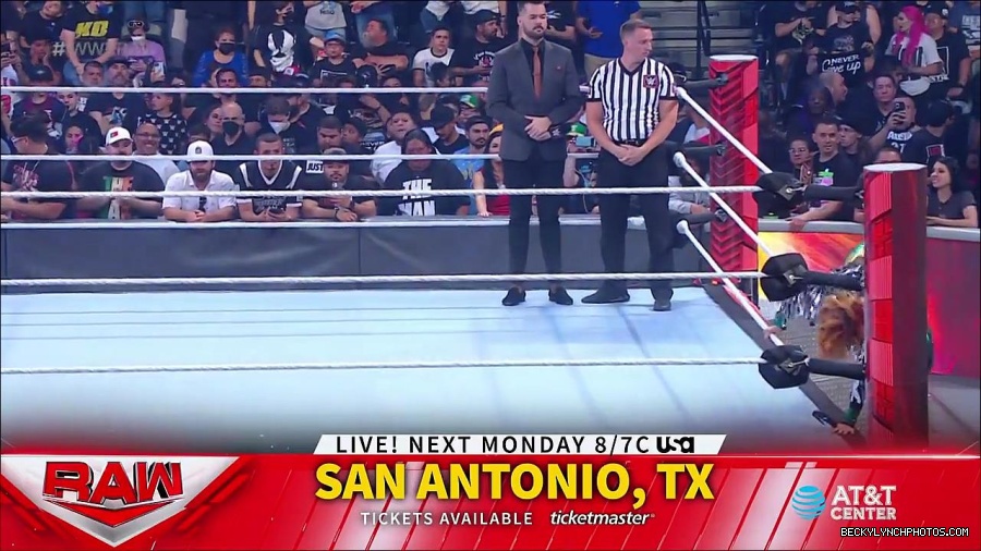 WWE_RAW_4th_July_2022_720p_WEBRip_h264_mp4_007865402.jpg