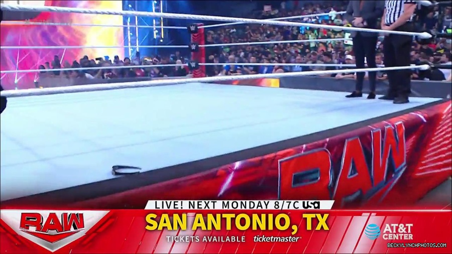 WWE_RAW_4th_July_2022_720p_WEBRip_h264_mp4_007866603.jpg