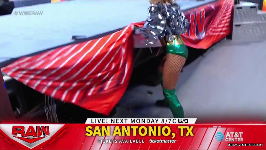 WWE_RAW_4th_July_2022_720p_WEBRip_h264_mp4_007867804.jpg