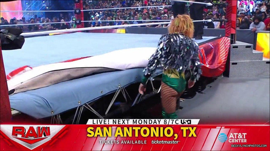 WWE_RAW_4th_July_2022_720p_WEBRip_h264_mp4_007868605.jpg