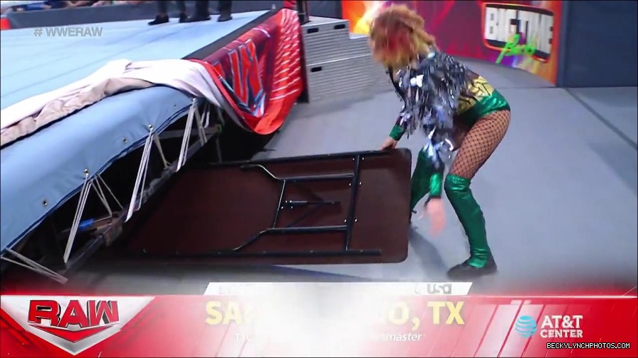 WWE_RAW_4th_July_2022_720p_WEBRip_h264_mp4_007872609.jpg