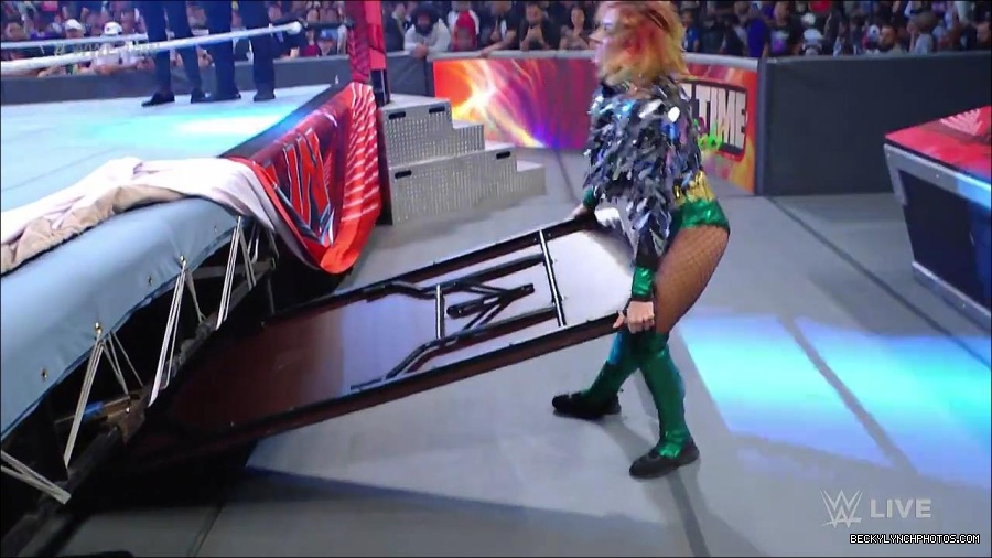 WWE_RAW_4th_July_2022_720p_WEBRip_h264_mp4_007873410.jpg