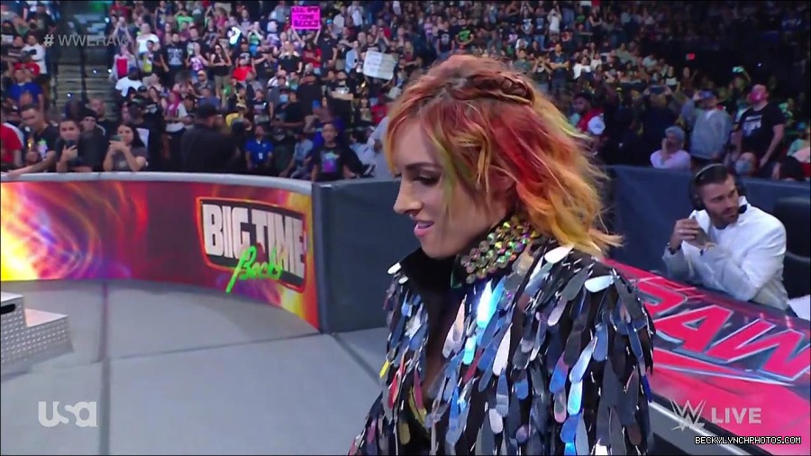 WWE_RAW_4th_July_2022_720p_WEBRip_h264_mp4_007877414.jpg