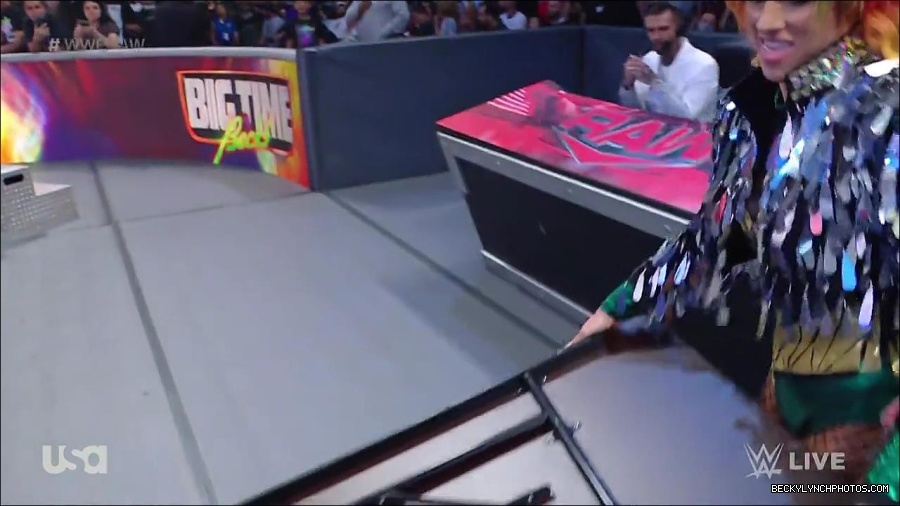 WWE_RAW_4th_July_2022_720p_WEBRip_h264_mp4_007878615.jpg