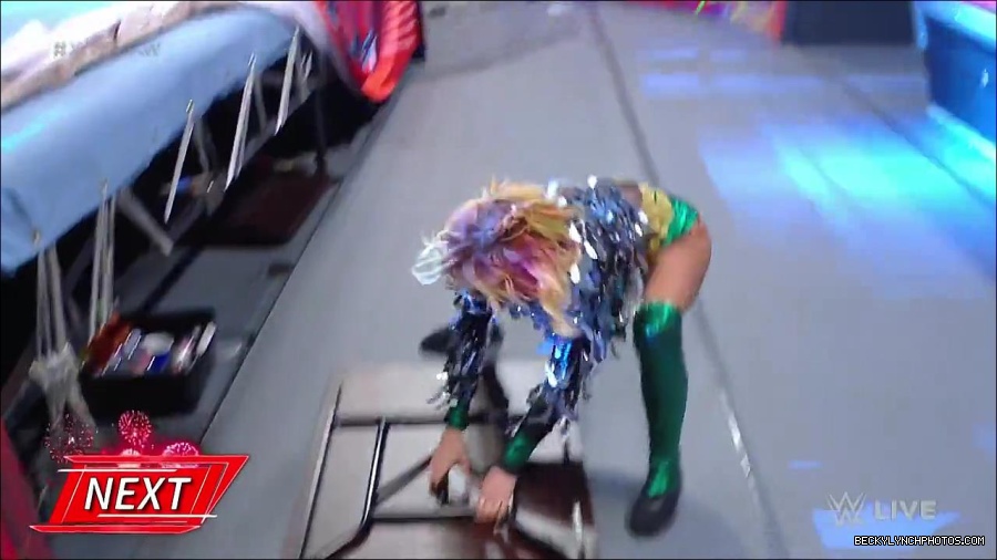WWE_RAW_4th_July_2022_720p_WEBRip_h264_mp4_007882218.jpg
