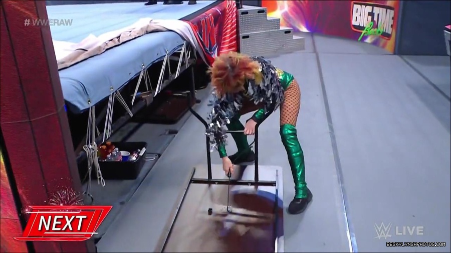 WWE_RAW_4th_July_2022_720p_WEBRip_h264_mp4_007883820.jpg