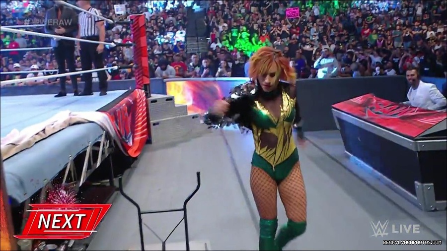 WWE_RAW_4th_July_2022_720p_WEBRip_h264_mp4_007885822.jpg