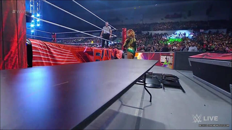 WWE_RAW_4th_July_2022_720p_WEBRip_h264_mp4_007912179.jpg