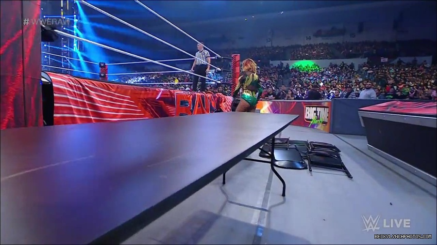 WWE_RAW_4th_July_2022_720p_WEBRip_h264_mp4_007912580.jpg