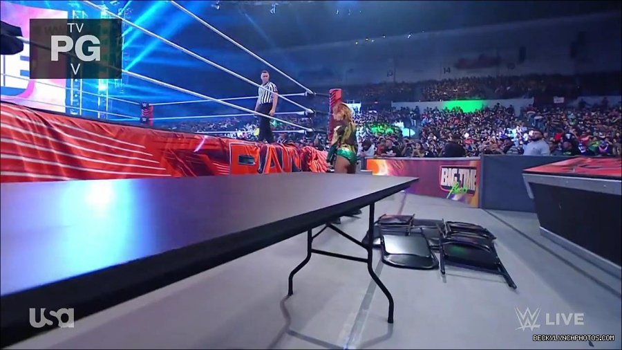 WWE_RAW_4th_July_2022_720p_WEBRip_h264_mp4_007913781.jpg