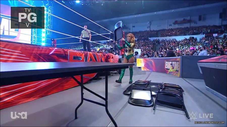 WWE_RAW_4th_July_2022_720p_WEBRip_h264_mp4_007915383.jpg