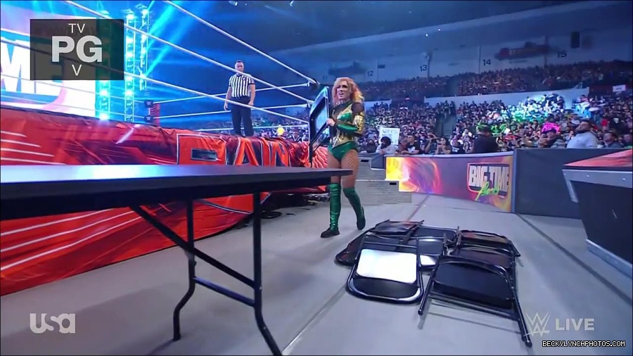 WWE_RAW_4th_July_2022_720p_WEBRip_h264_mp4_007915783.jpg