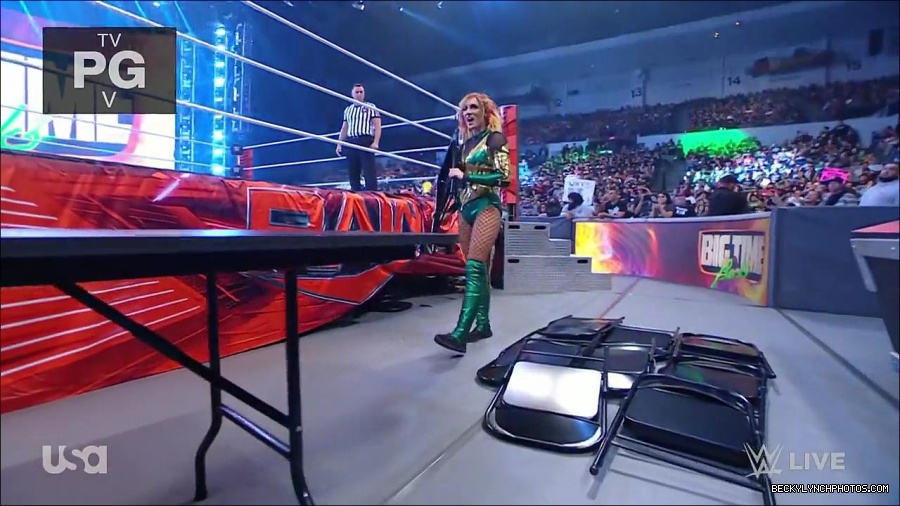 WWE_RAW_4th_July_2022_720p_WEBRip_h264_mp4_007916183.jpg