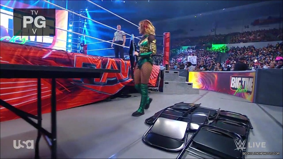WWE_RAW_4th_July_2022_720p_WEBRip_h264_mp4_007916584.jpg
