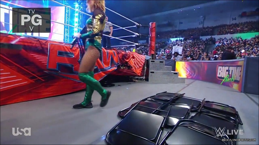 WWE_RAW_4th_July_2022_720p_WEBRip_h264_mp4_007917385.jpg
