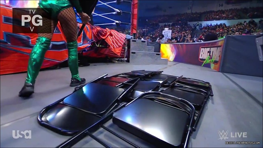 WWE_RAW_4th_July_2022_720p_WEBRip_h264_mp4_007918586.jpg
