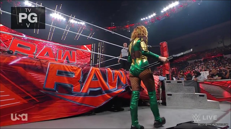 WWE_RAW_4th_July_2022_720p_WEBRip_h264_mp4_007919787.jpg