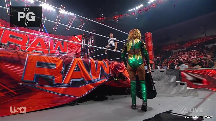 WWE_RAW_4th_July_2022_720p_WEBRip_h264_mp4_007920988.jpg