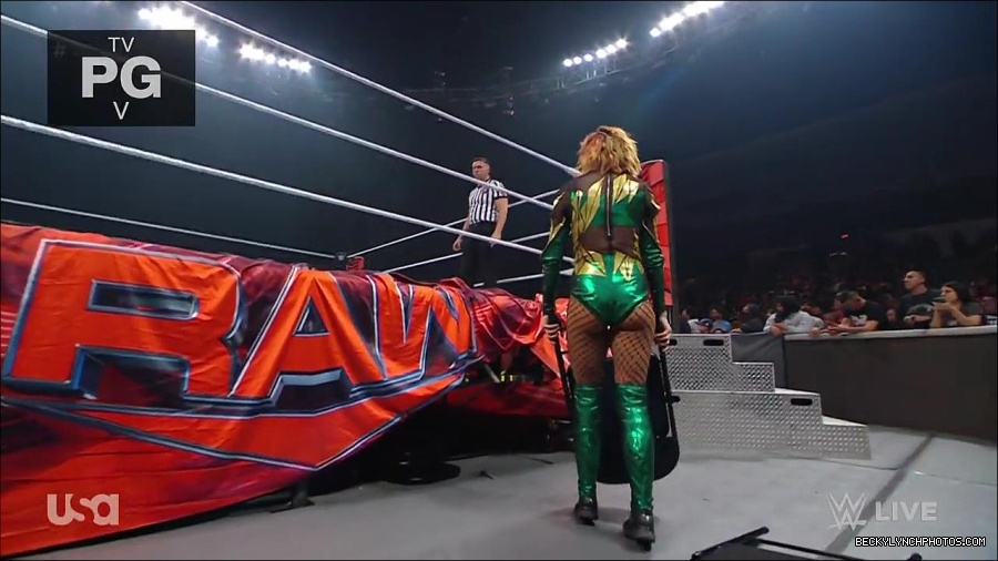 WWE_RAW_4th_July_2022_720p_WEBRip_h264_mp4_007921389.jpg
