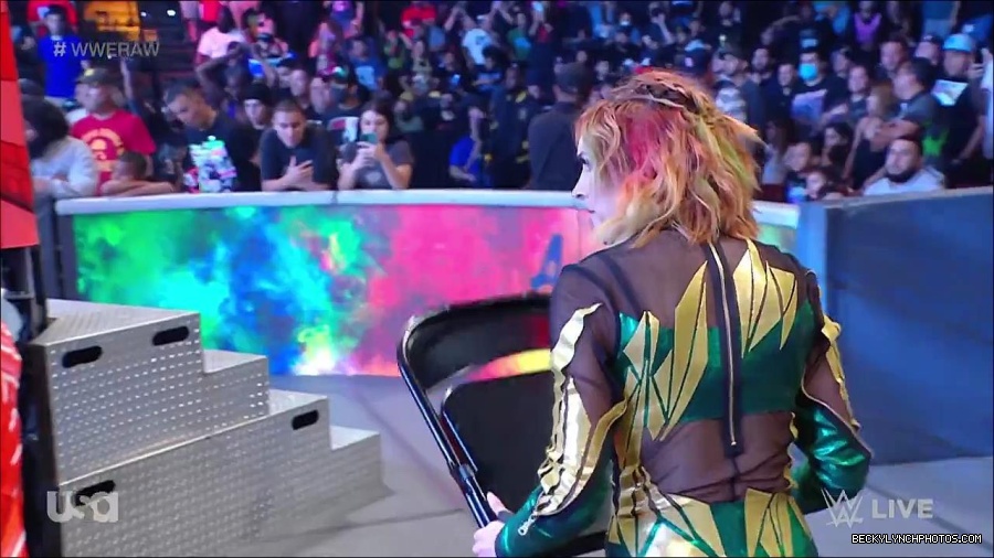WWE_RAW_4th_July_2022_720p_WEBRip_h264_mp4_008008059.jpg