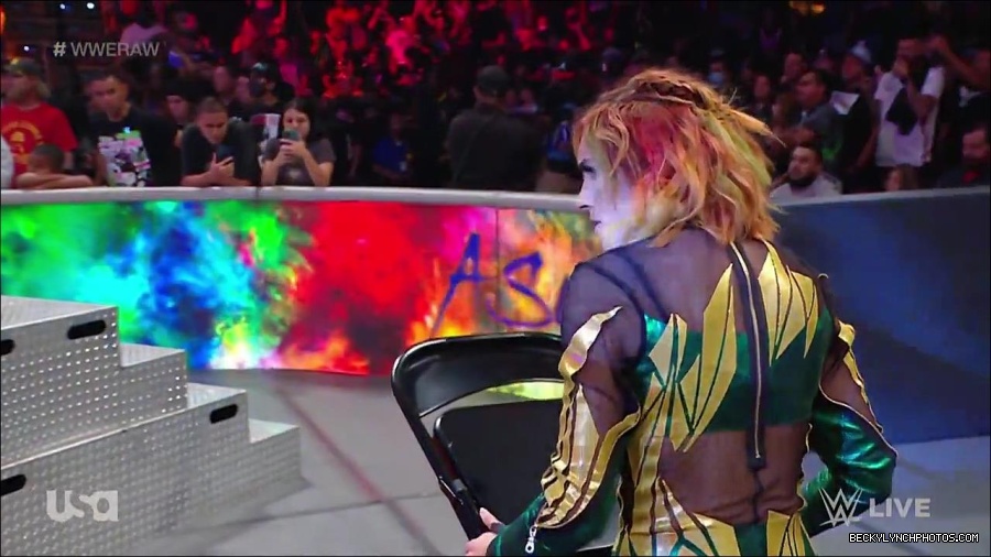 WWE_RAW_4th_July_2022_720p_WEBRip_h264_mp4_008008459.jpg