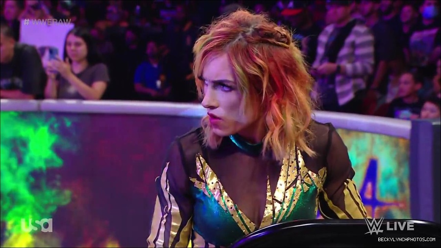 WWE_RAW_4th_July_2022_720p_WEBRip_h264_mp4_008023274.jpg
