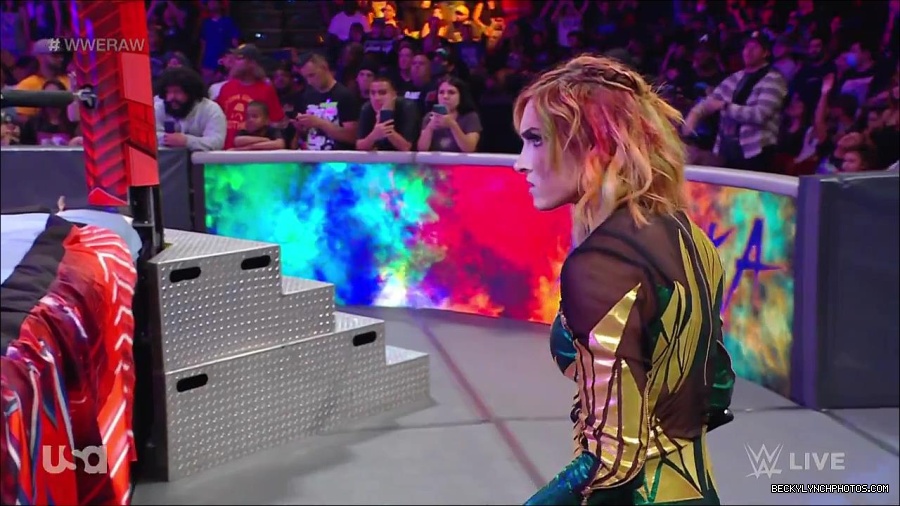 WWE_RAW_4th_July_2022_720p_WEBRip_h264_mp4_008044095.jpg
