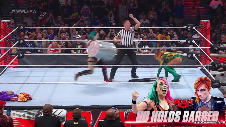 WWE_RAW_4th_July_2022_720p_WEBRip_h264_mp4_008052503.jpg