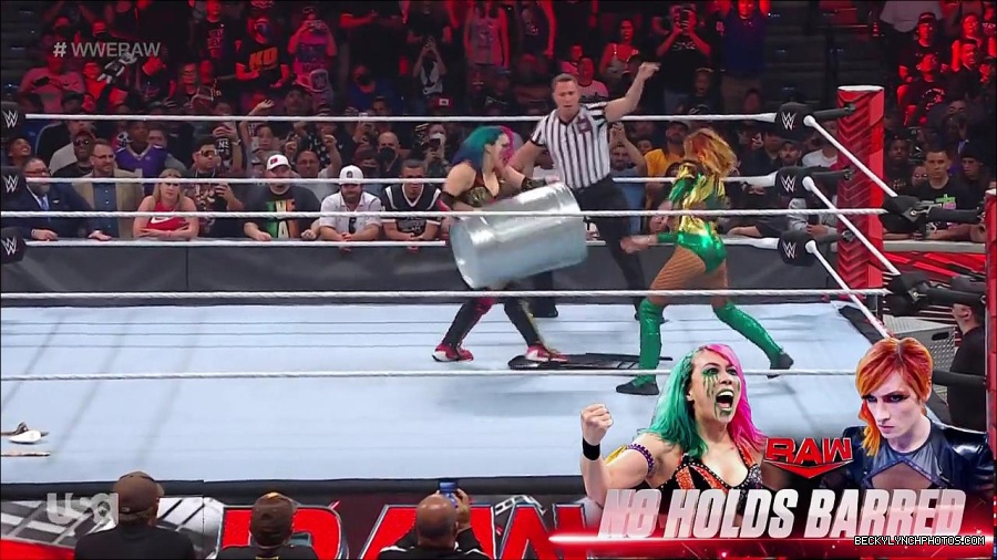 WWE_RAW_4th_July_2022_720p_WEBRip_h264_mp4_008053704.jpg