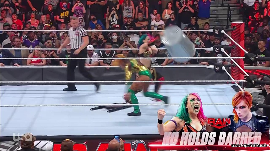 WWE_RAW_4th_July_2022_720p_WEBRip_h264_mp4_008054905.jpg