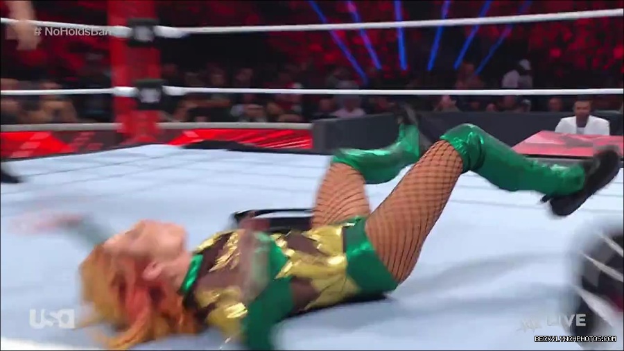 WWE_RAW_4th_July_2022_720p_WEBRip_h264_mp4_008058509.jpg