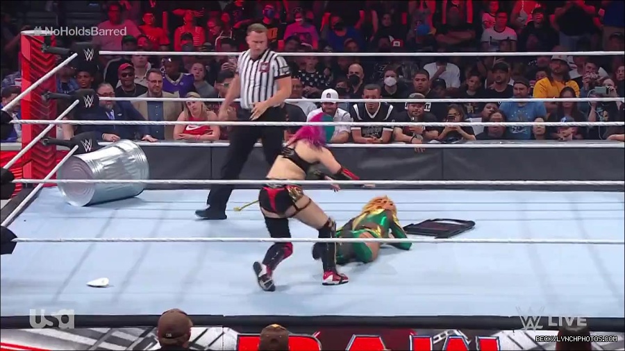 WWE_RAW_4th_July_2022_720p_WEBRip_h264_mp4_008059710.jpg