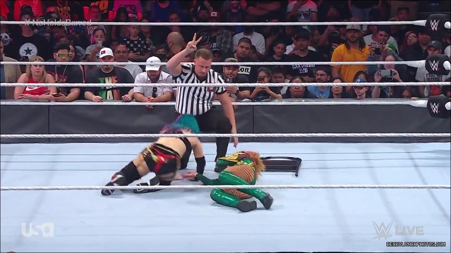 WWE_RAW_4th_July_2022_720p_WEBRip_h264_mp4_008064115.jpg