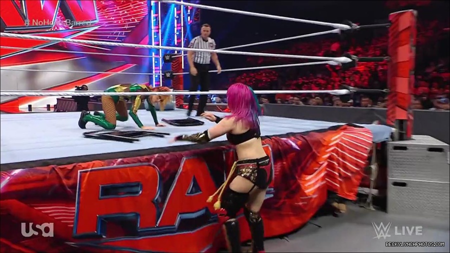 WWE_RAW_4th_July_2022_720p_WEBRip_h264_mp4_008078129.jpg