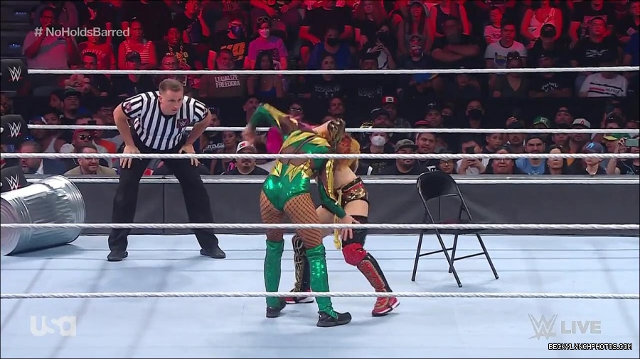 WWE_RAW_4th_July_2022_720p_WEBRip_h264_mp4_008129380.jpg