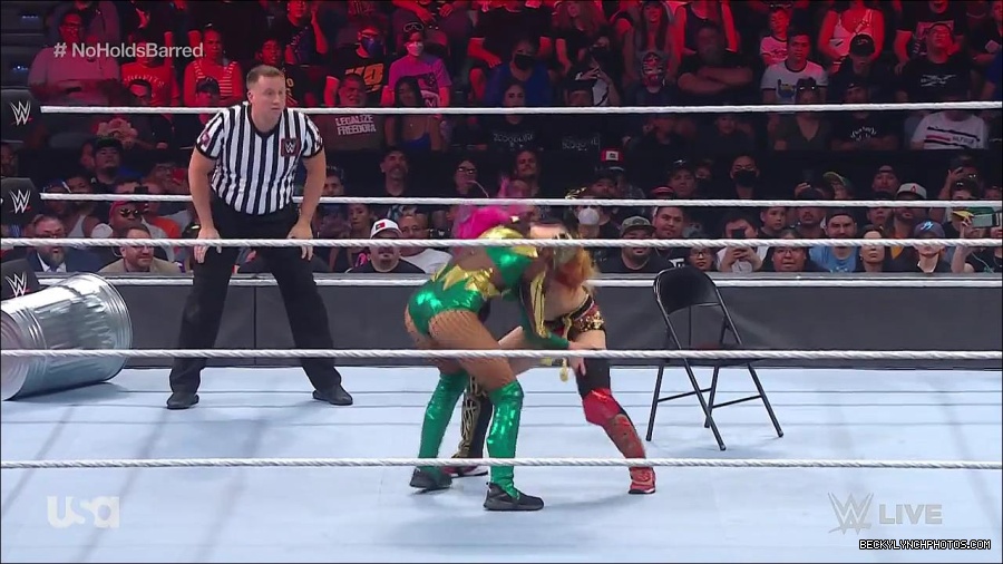 WWE_RAW_4th_July_2022_720p_WEBRip_h264_mp4_008130181.jpg