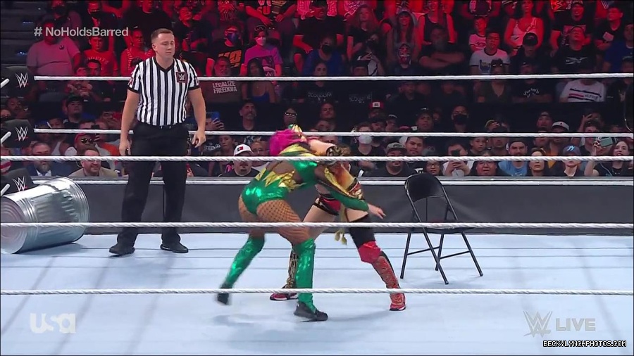 WWE_RAW_4th_July_2022_720p_WEBRip_h264_mp4_008131382.jpg