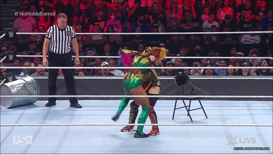 WWE_RAW_4th_July_2022_720p_WEBRip_h264_mp4_008132183.jpg