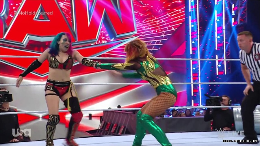 WWE_RAW_4th_July_2022_720p_WEBRip_h264_mp4_008134185.jpg